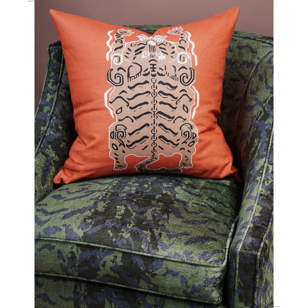 Le Tibetan en Solo Rust Orange Pillow